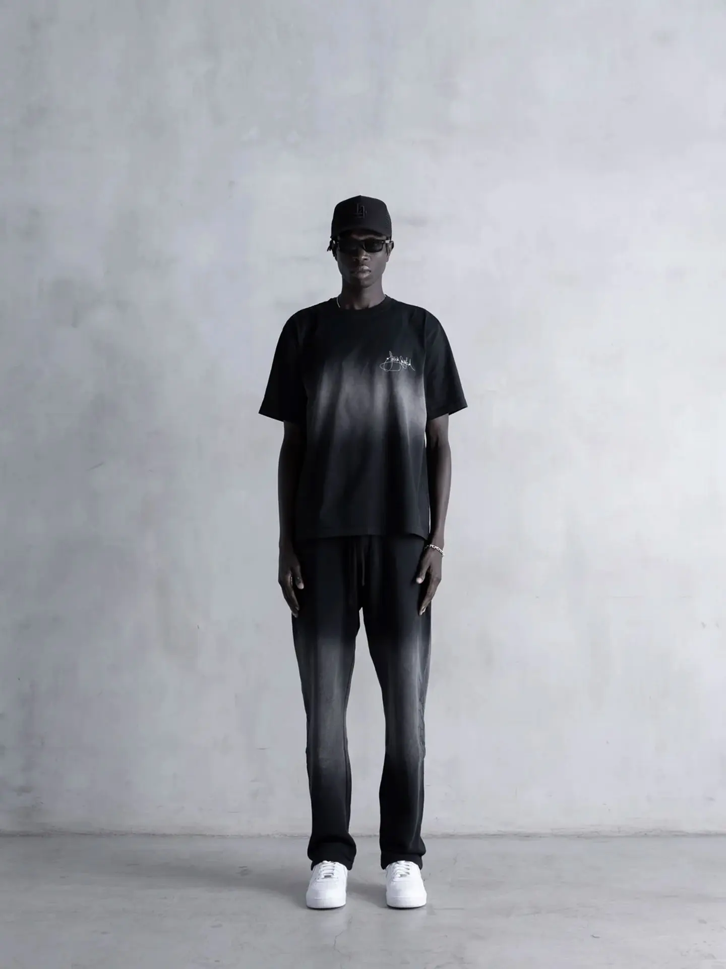 Футболка Stampd Sound System World Tour Relaxed Tee - Dip Dye Black