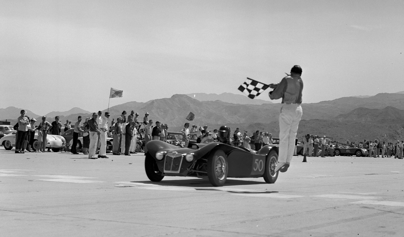 Miles форд. Победа Форда в Ле Мане 1966. Ken Miles гонщик. Кен Майлз победа в Ле Мане фото. 24 Часа Ле-Мана 1966 Шелби.